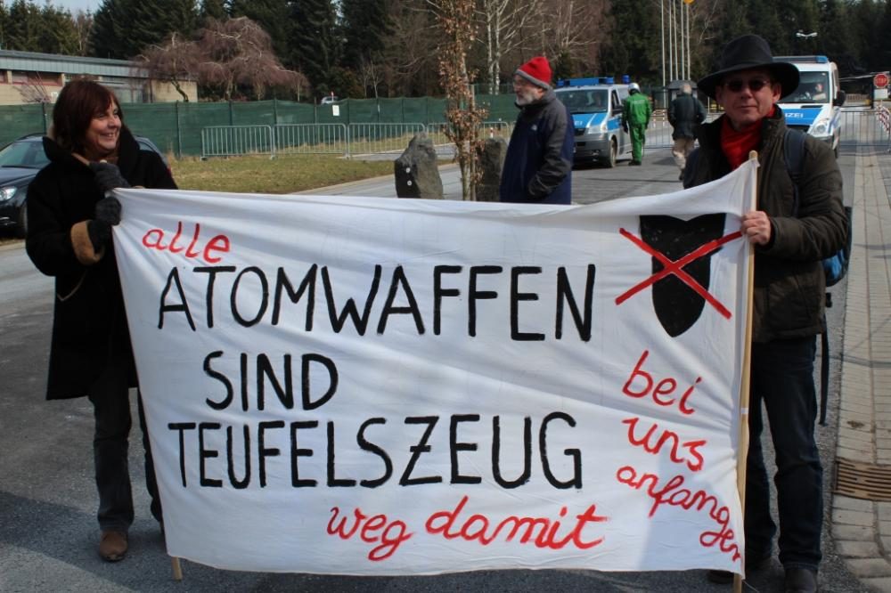 Ostermarsch 2013 in Büchel - Atomwaffen: Nicht modern - sondern illegal!