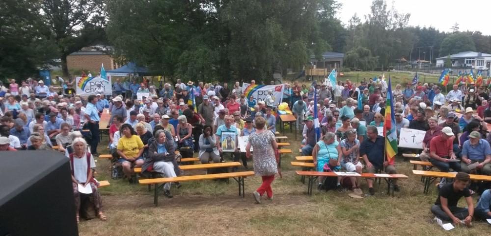 Hier der SWR-Bericht dazu: www.swr.de/swraktuell/rheinland-pfalz/koblenz/Proteste-am-Fliegerhorst-Buechel,anti-atomwaffen-proteste-buechel-1